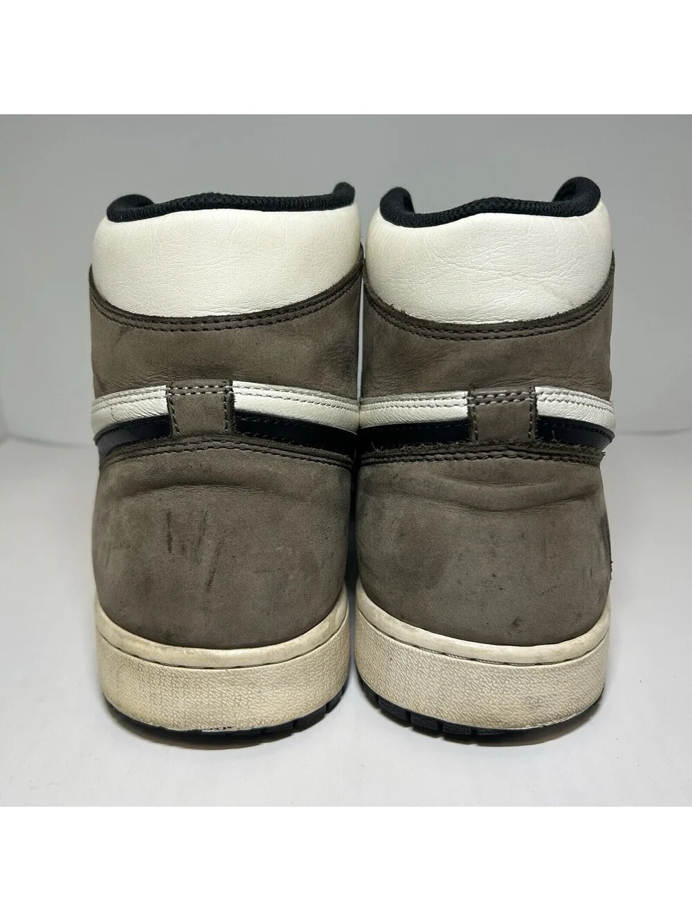 Air Jordan 1 Retro High Dark Mocha - Size 13 - (555088-105)